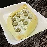 لبنة بالزيتون