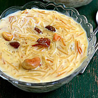 شعرية باللبن والمكسرات