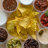 شيبس و جواكامول