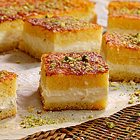 بسبوسة بالمكسرات والقشطة