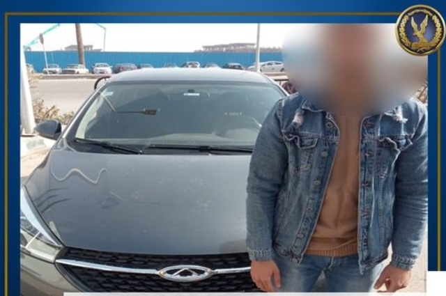 ضبط مستعرض بسيارته على كوبري أكتوبر 