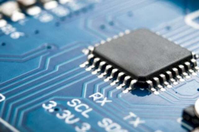 مفاوضات لصناعة أشباه الموصلات التي تدخل في صناعة السيارات الكهربائية