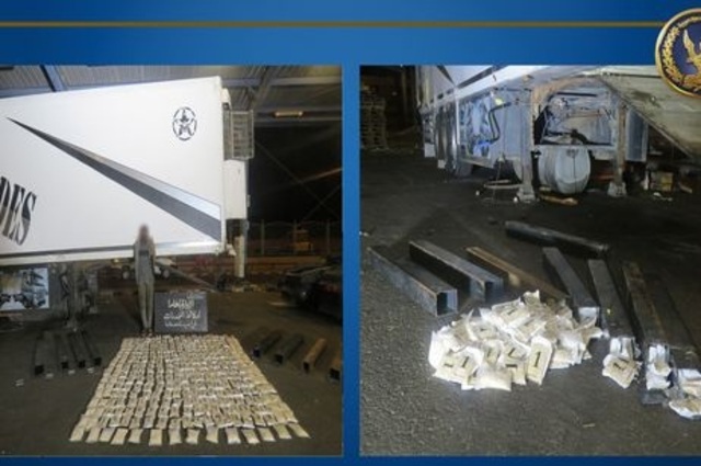 ضبط 336 ألف قرص مخدر بمخبأ سري داخل سيارة نقل