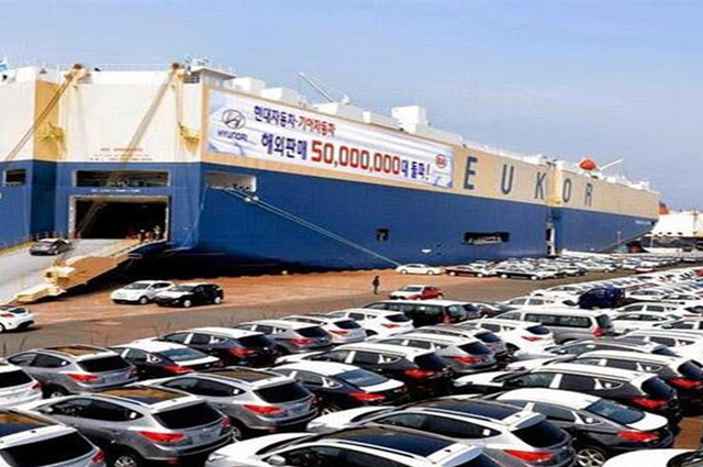 أعداد السيارات التي دخلت وخرجت مصر من موانيء البحر الأحمر اليوم