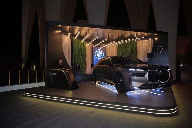 BMW السيارة الرسمية لمهرجان الجونة وعرض طرازات I7 وX6 