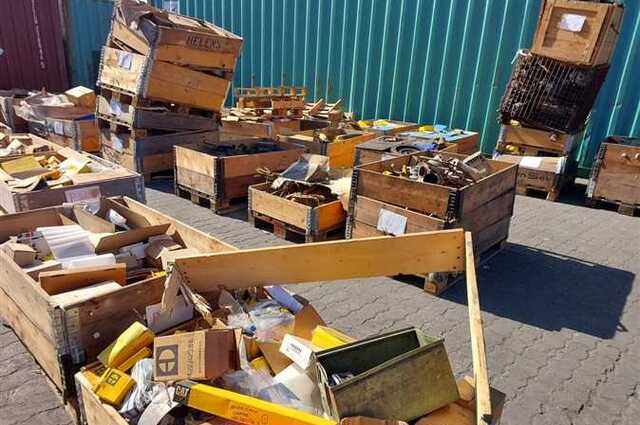 قطع غيار وبطاريات وإطارات بمزاد بتروسبورت