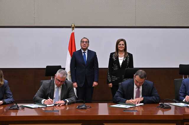 توقيع اتفاقية بشأن دراسة إنشاء مجمع لصناعة السيارات بشرق بورسعيد بتواجد فولكس فاجن