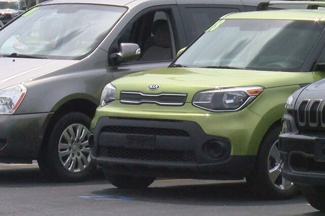 خبير: من الصعب التنبؤ بموعد انخفاض أسعار السيارات المستعملة