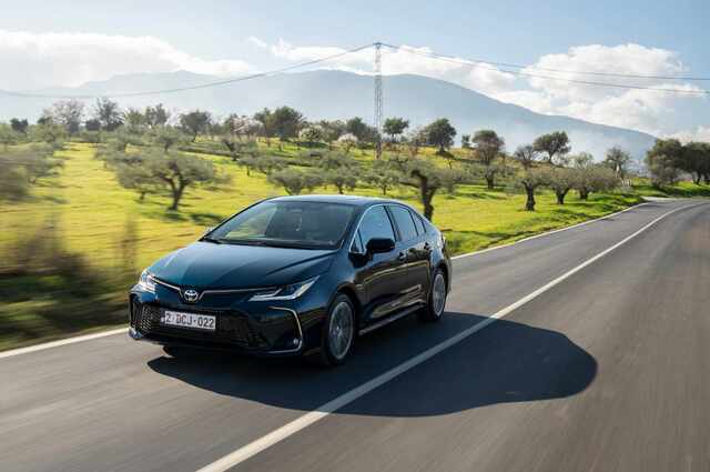 تويوتا كورولا فيس ليفت في مصر لأول مرة بسقف بلون مختلف