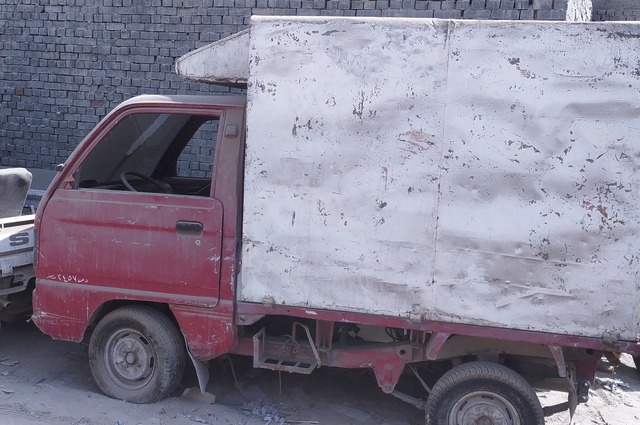 مزاد على سيارات سوزوكي خردة و150 موتوسيكل باجاج