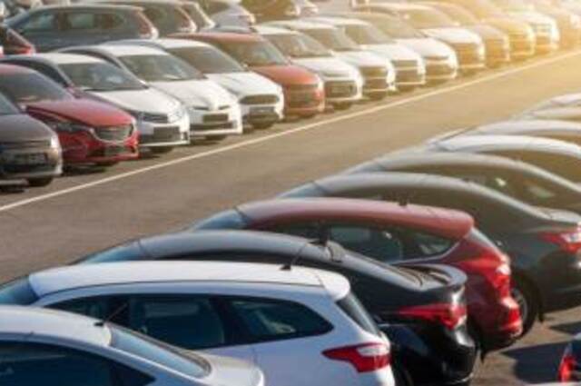  عضو برابطة تجار السيارات يحدد مشكلات السوق وأهمية البريكس