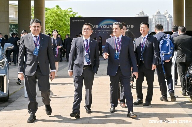 تكريم وكيل فورثينج خلال حفل للوكلاء في الصين