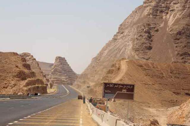 انشاء 4000 كم طرق في مصر لخدمة السياحة والمناطق السياحية