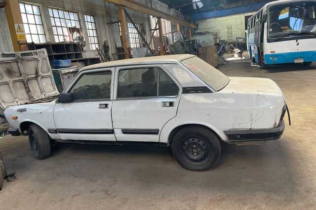 سيارة فيات وقطع غيار سيارات بمزاد شركة النيل لصناعة وإصلاح السيارات