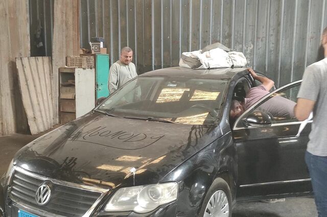 فولكس فاجن باسات وبيجو 504 في مزاد شركة الصالحية للاستثمار والتنمية