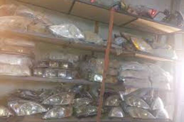 جدل كبير حول فكرة شراء قطع الغيار بالدولار من المناطق الحرة