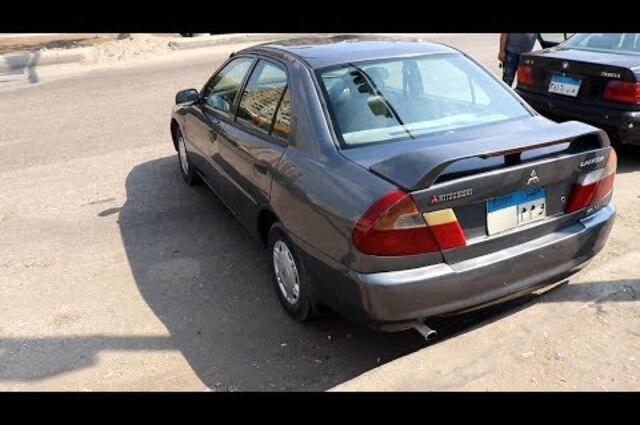 تشكيلة كبيرة من السيارات في مزاد قسم شرطة العامرية