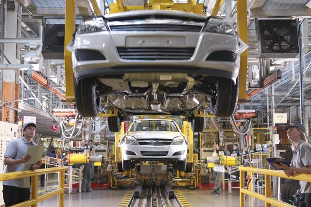 3 مذكرات تفاهم مع شركات عالمية وتأسيس صندوق دعم صناعة السيارات