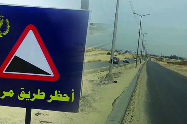 سقوط عصابة سرقة اللوحات الارشادية من طرق مصرية