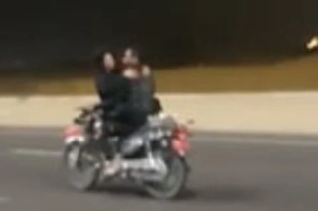 القبض على سائق دراجة نارية لفعل غير لائق وحادث سيارة بدون قصد بالقاهرة