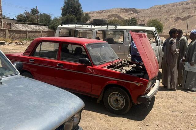 بالصور: بدء تسليم السيارات في ساحة تخريد سوهاج