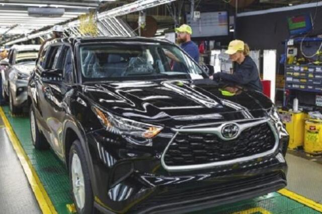 تويوتا تدرس التصنيع في مصر وانتاج 100 ألف سيارة سنوياً