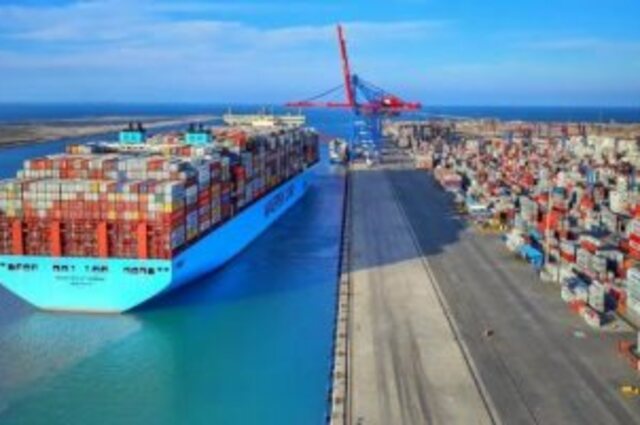 رصيف للسيارات في ميناء العين السخنة