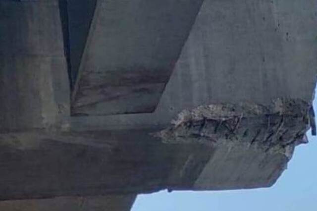 اصطدام شاحنة بكوبري بركة السبع وغلقه لإجراء صيانات