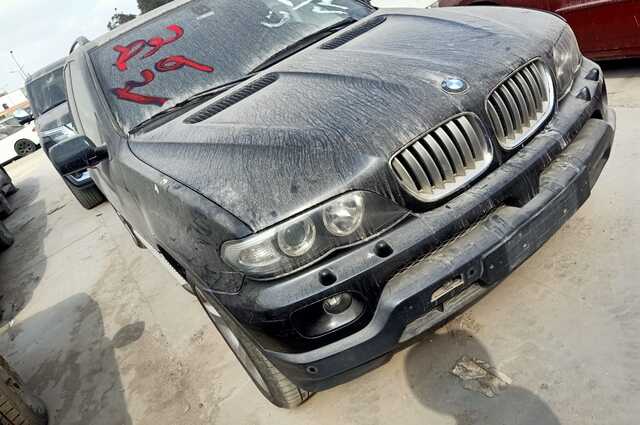 بالصور: أهم السيارات في مزاد جمارك مطار القاهرة الدولى