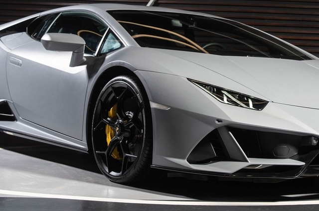 شاهدوا تشكيلة من رولزرويس وبنتلي ولامبورجيني مستعملة وجديدة للبيع في مصر 