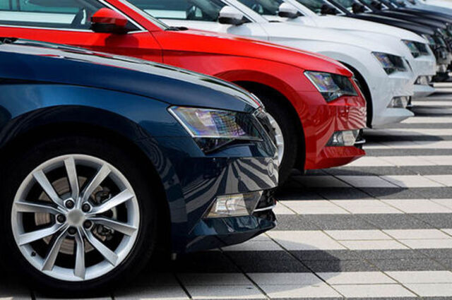 أسعار السيارات حالياً لا تساوى قيمتها ومطال بتسهيل الاستيراد