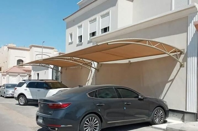 أنباء عن تقنين وضع مظلات السيارات أمام العقارات في القاهرة الجديدة