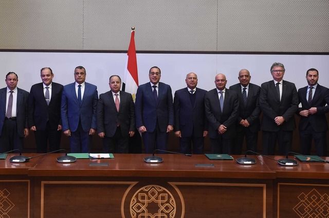 3 شركات عالمية توقع اليوم اتفاق لتصنيع السيارات مع مصر 