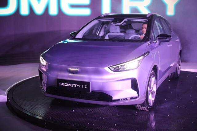 بسعر 37 ألف دولار , طرح جيلي جيومتري C الكهربائية الجديدة في مصر