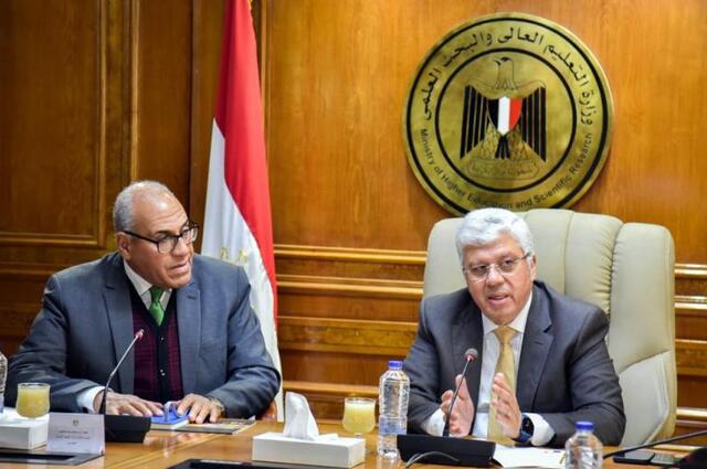 وزير التعليم العالي يبحث تصنيع أول سيارة كهربائية مصرية مع الهيئة العربية للتصنيع