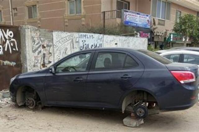 سقوط عصابة جديدة لسرقة إطارات وجنوط السيارات بمصر