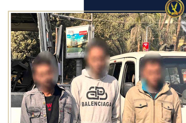 بعد سرقة السيارات : عصابة تقوم بسرقة ميني باص شركات 