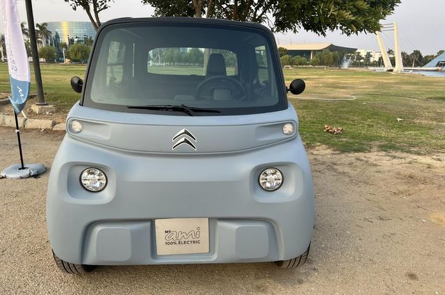 هتلاقي تقوم بتجربة سيتروين AMI الكهربائية الصغيرة