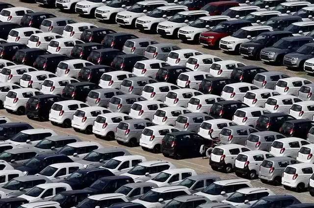 مصر تسجل مبيعات 160 ألف سيارة في 9 شهور بانخفاض 23%