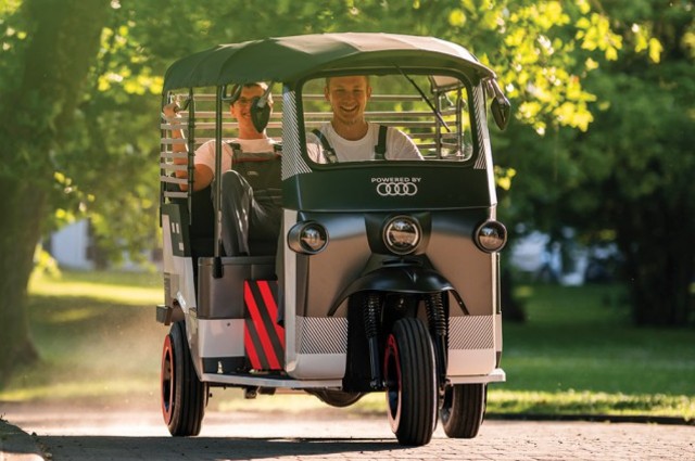 تكاتك في الهند تحمل شعار أودي ,, ما القصة ؟ 