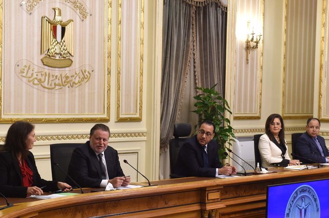 المركزي يحدد سعر الجنيه حسب العرض والطلب والغاء تدريجي للاعتمادات المستندية