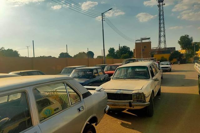 صور تسليم أول دفعة لسيارات التخريد في الاحلال بالأقصر 