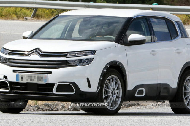 بيجو 3008 الجديدة متنكرة في صورة سيتروين C5 إيركروس