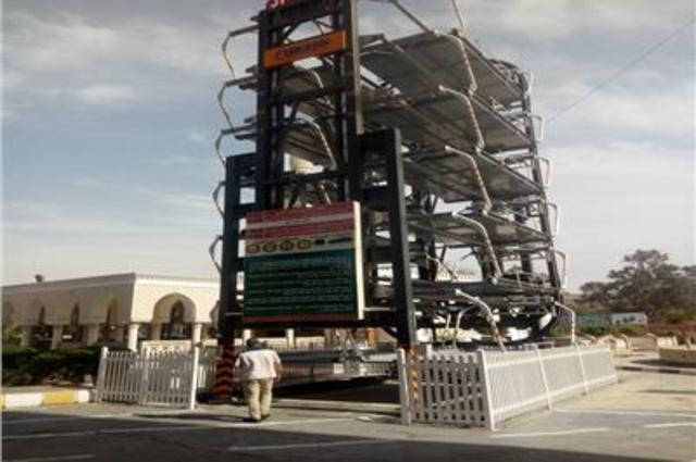 طلاب مصريون يصممون جراج ذكي آلي يستوعب 32 في مساحة مخصصة لسيارتين