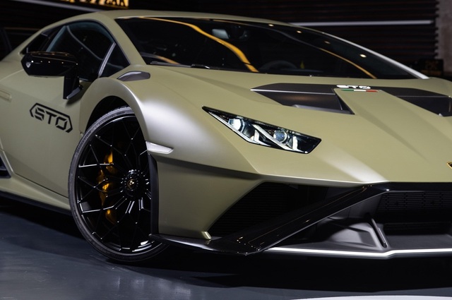 لامبورجيني هوراكان STO جديدة للبيع في مصر