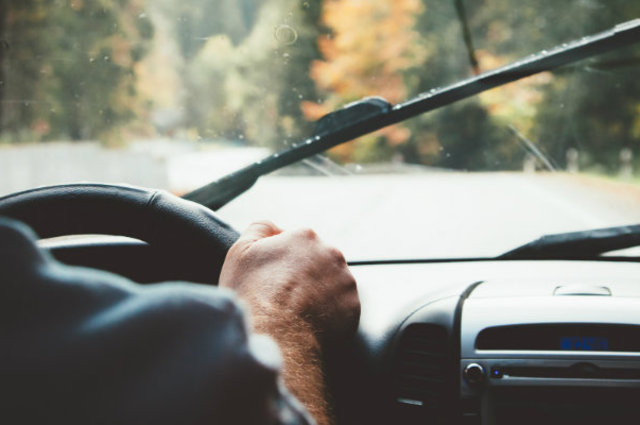 كيف تحمي مساحات الزجاج الأمامي في سيارتك ؟ 