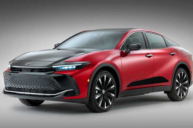 بشكل الكروس أوفر ,, الكشف عن تويوتا كراون 2023 السيدان الهجينة 