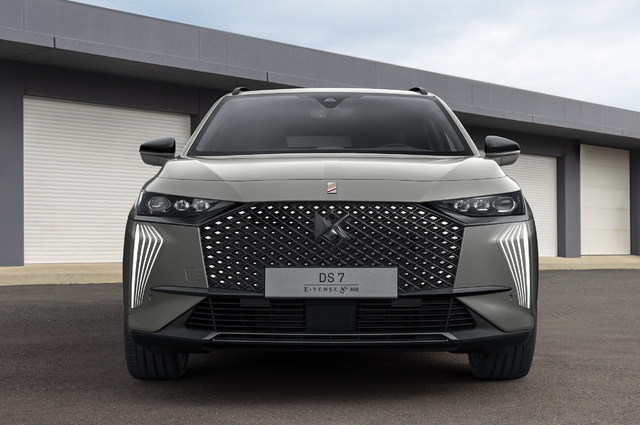 DS 7 كروس باك الفيس ليفت تنطلق بقوة 355 حصان واصدار جديد عالى الأداء