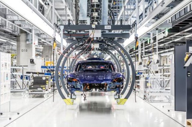 مصر تدعم صناعة السيارات الكهربائية والغاز بـ2.5 مليار جنيه