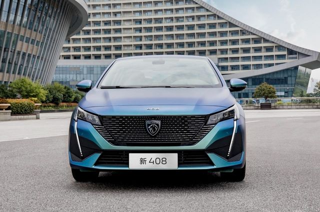 الكشف عن بيجو 408 السيدان في الصين 